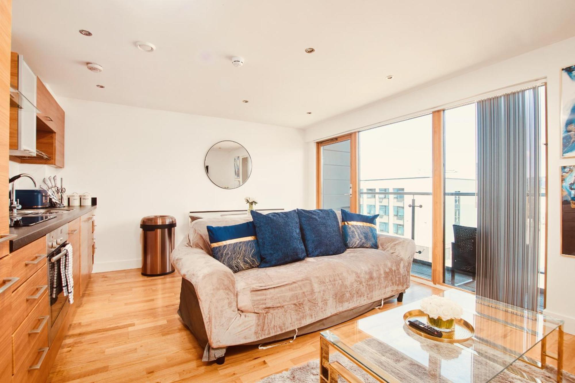 King Deluxe City Apt Large Space& Free Parking! No Balcony Leeds  Exterior foto