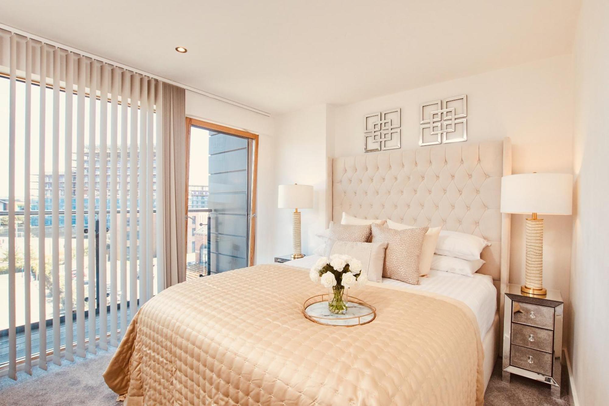King Deluxe City Apt Large Space& Free Parking! No Balcony Leeds  Exterior foto